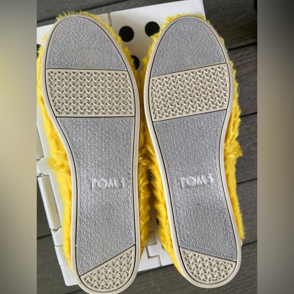 Special Limited Edition Tom’s x Sesame Street Big Bird Size 8 Shoes - Picture 2 of 10